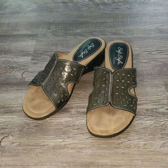 Soft style by Hush Puppies black sandals Sz 6.5 - Picture 1 of 7